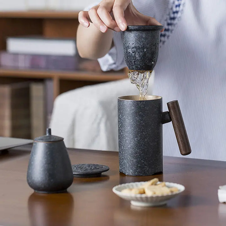 Großer japanischer Keramikbecher