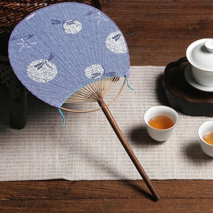Éventail uchiwa bleu