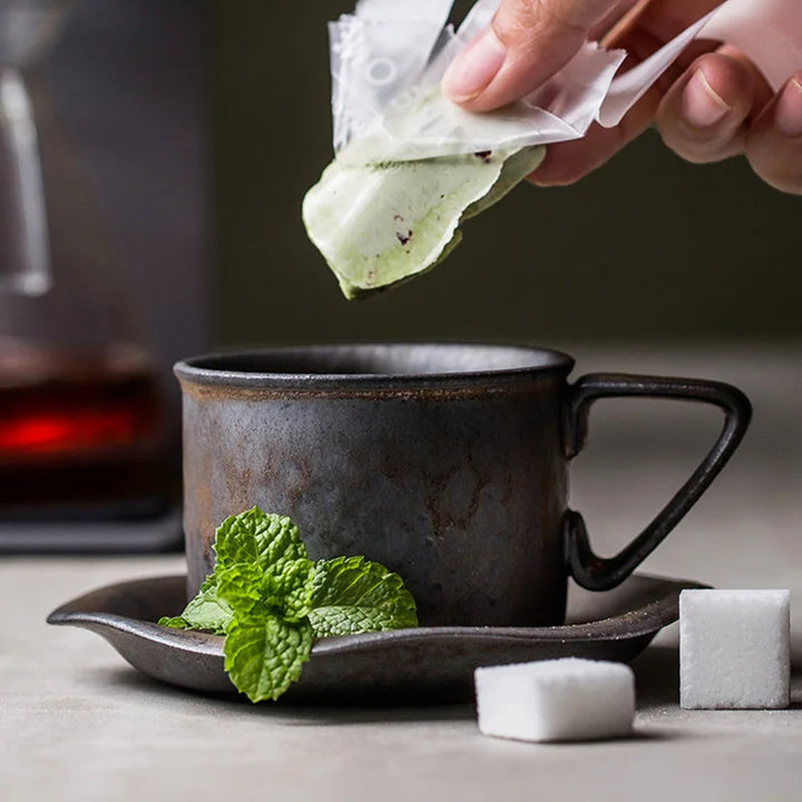 Tasse à café japonaise à plateau