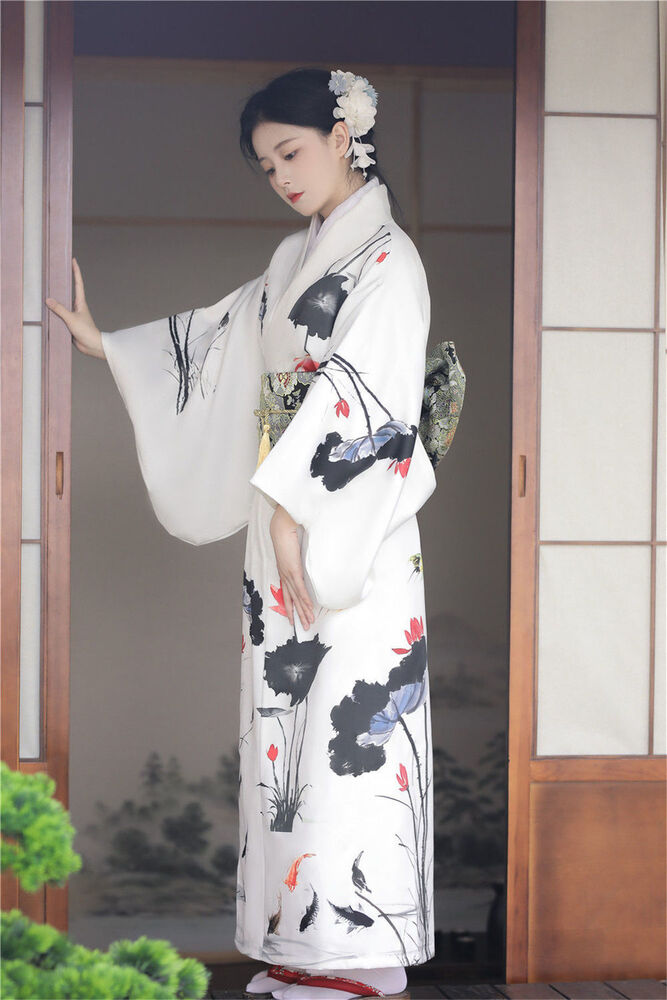 Kimono Japonais Femme Blanc à Motifs Floraux stylé