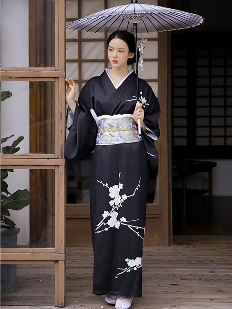 Kimono Traditionnel Japonais Noir à Fleurs