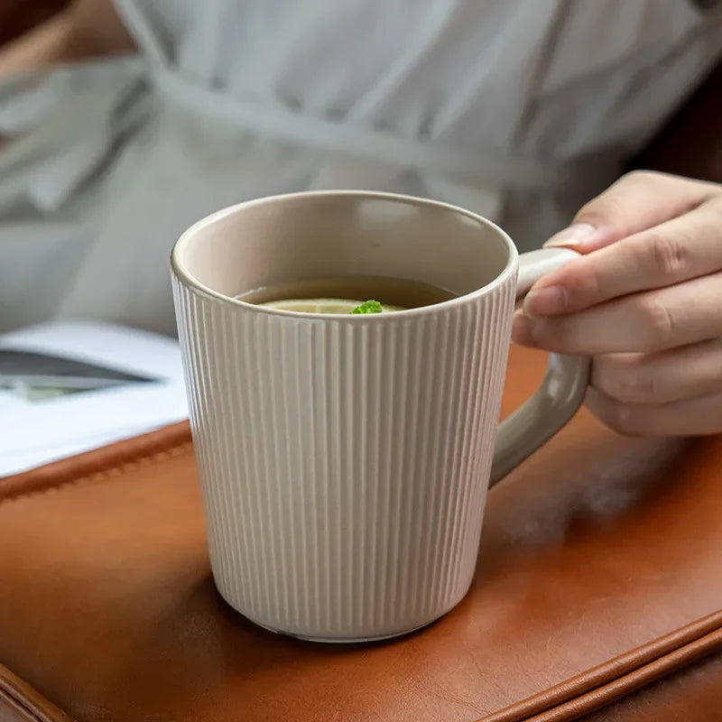 Tasse japonaise à rayures