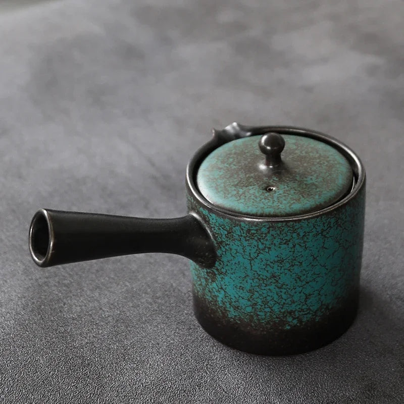 Théière Japonaise au Design Imposant Pratique