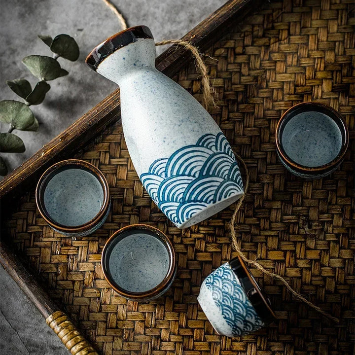 Sake-Teeservice im japanischen Stil