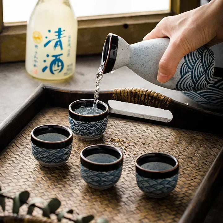Sake-Teeservice im japanischen Stil