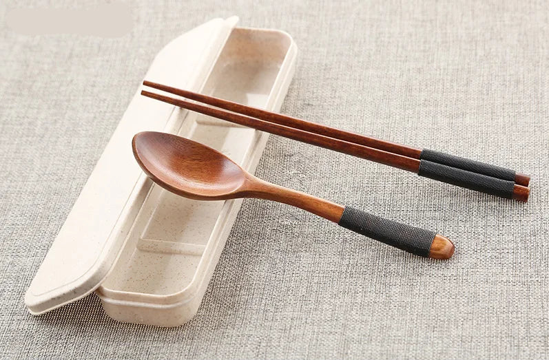 Couvert japonais en bois à étui