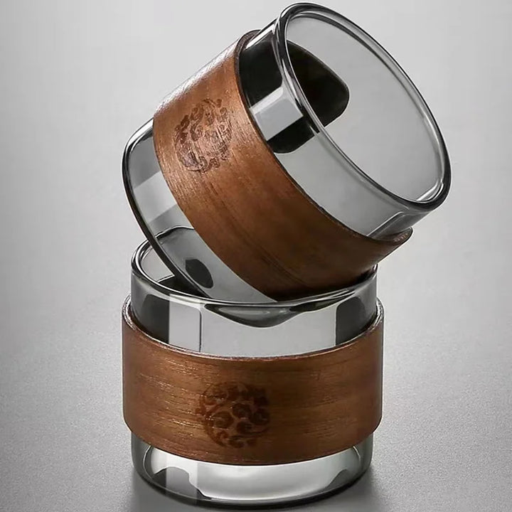 Tasse à thé japonaise avec support en bois