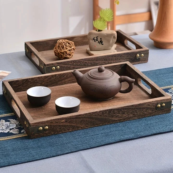 Un plateau de service laqué motifs orientaux Un plateau de service laqué motifs orientaux