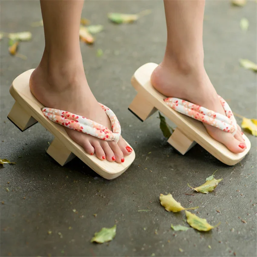 Geta Woman Sakura