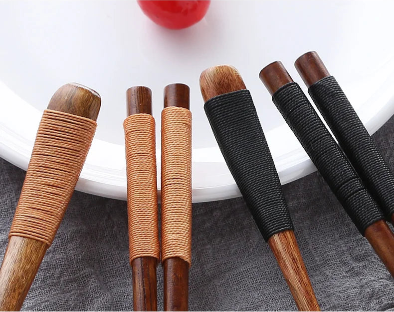 Couvert japonais en bois à étui