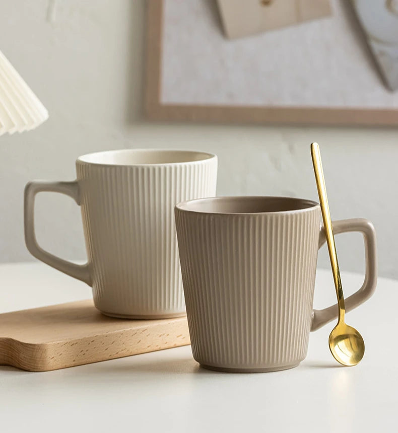 Tasse japonaise à rayures
