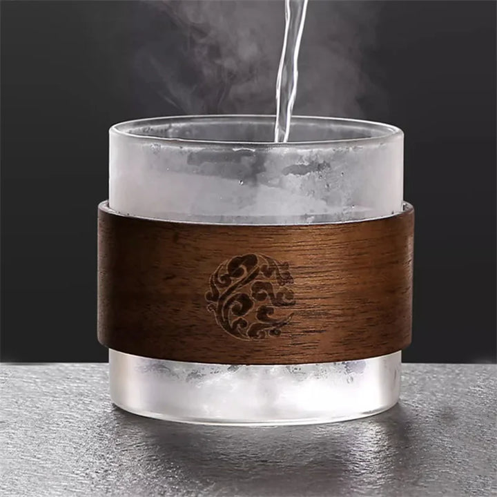 Tasse à thé japonaise avec support en bois