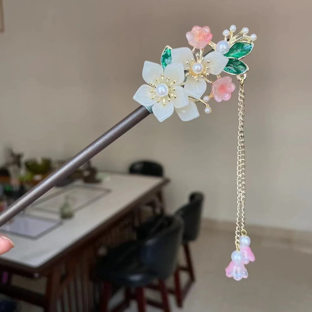 Épingle Japonaise en bois pompon Fleur