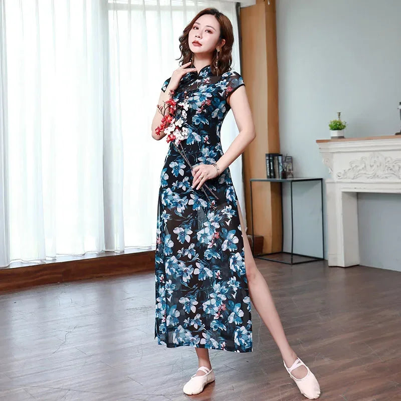 Robe Japonaise Fleurie à Fente Avec Manches Courtes