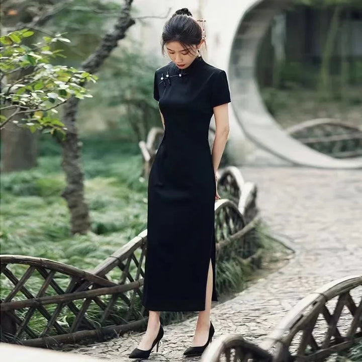 Robe Japonaise Noire À Fente Confortable