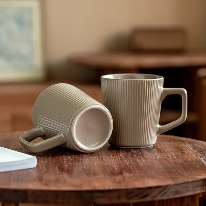 Tasse japonaise à rayures