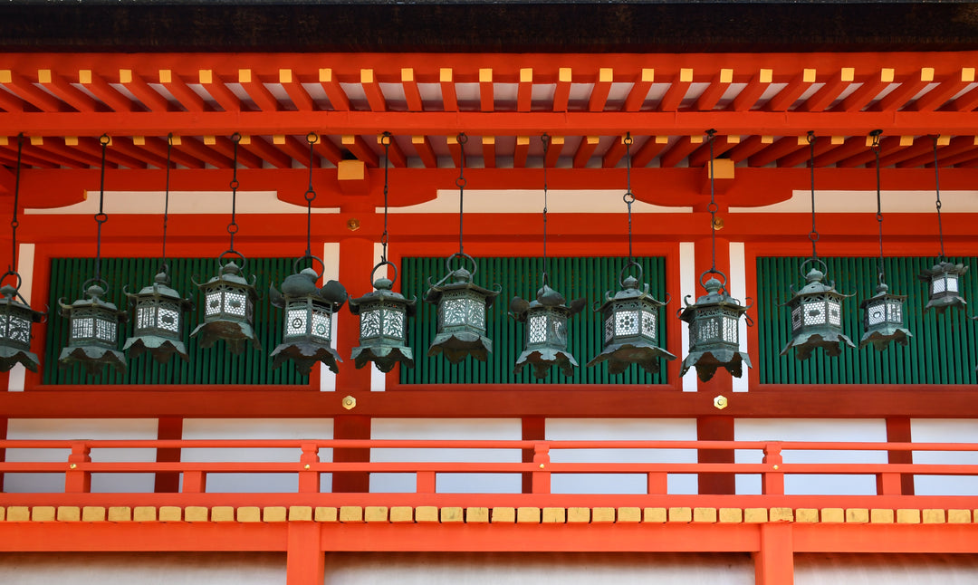 Lanterne japonaise : noms, signification et histoire de la lumière au Japon