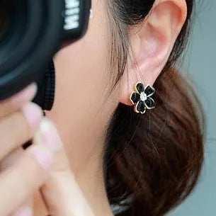 Boucle d'Oreille Japonaise fleur sans piercing noir de qualité
