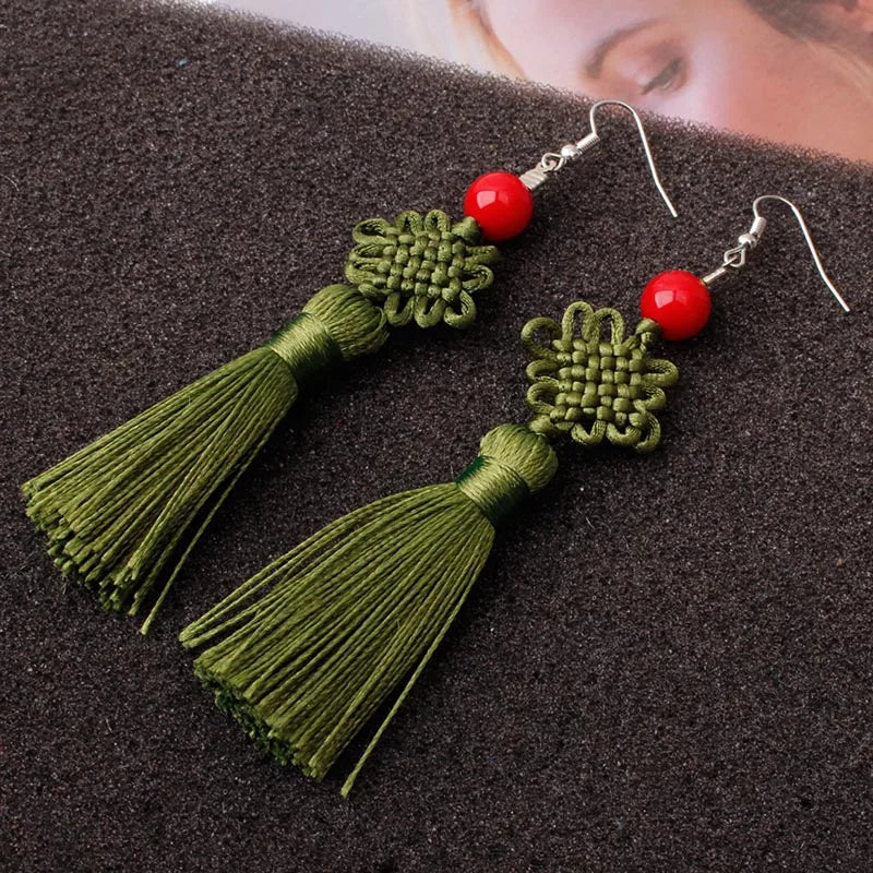 Boucle d'oreille japonaise nœud en soie tressée colorée
