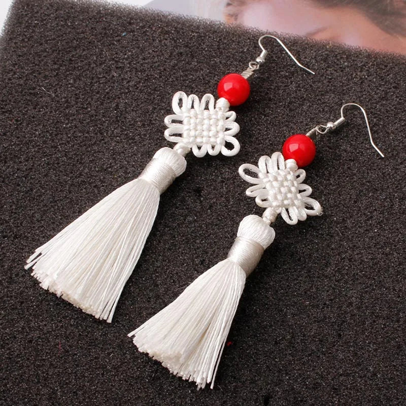 Boucle d'oreille japonaise nœud en soie tressée sophistiquée