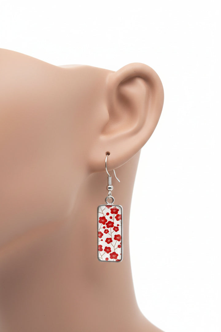 Boucle d'oreille japonaise rouge fleuri