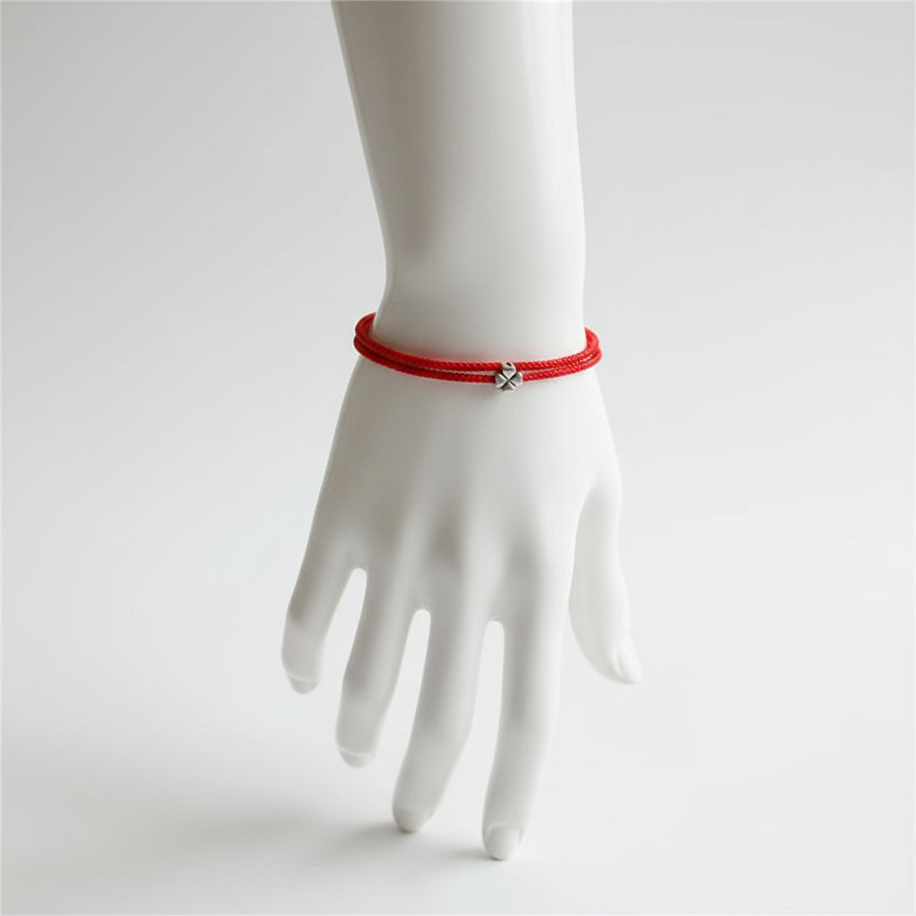 Bracelet Japonais Trèfle à cordon rouge