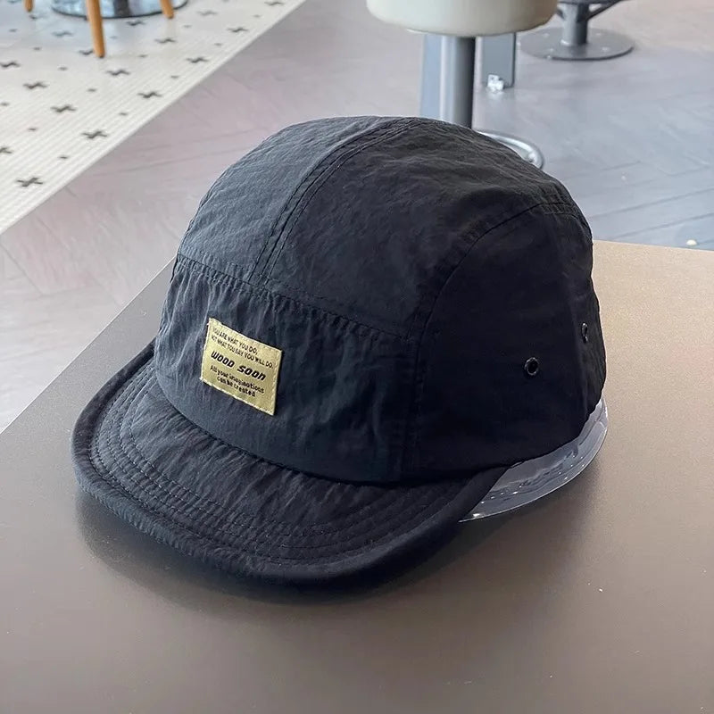 Casquette Japonaise à Bord Court Noir