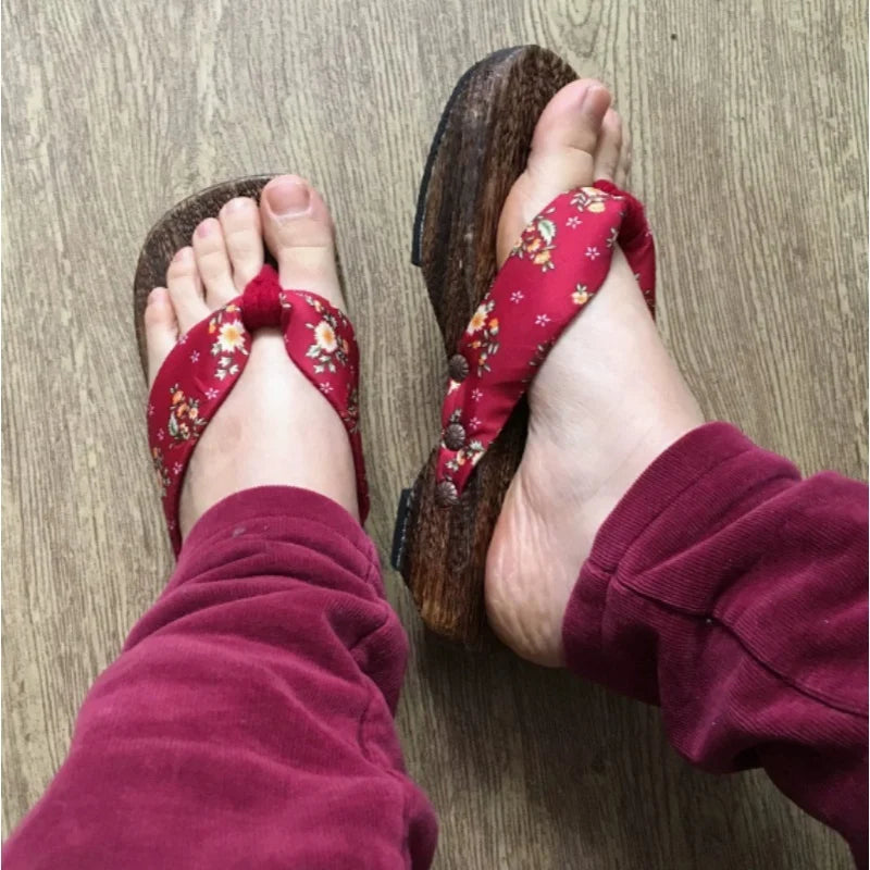 Geta Japonaise à Motif Floral