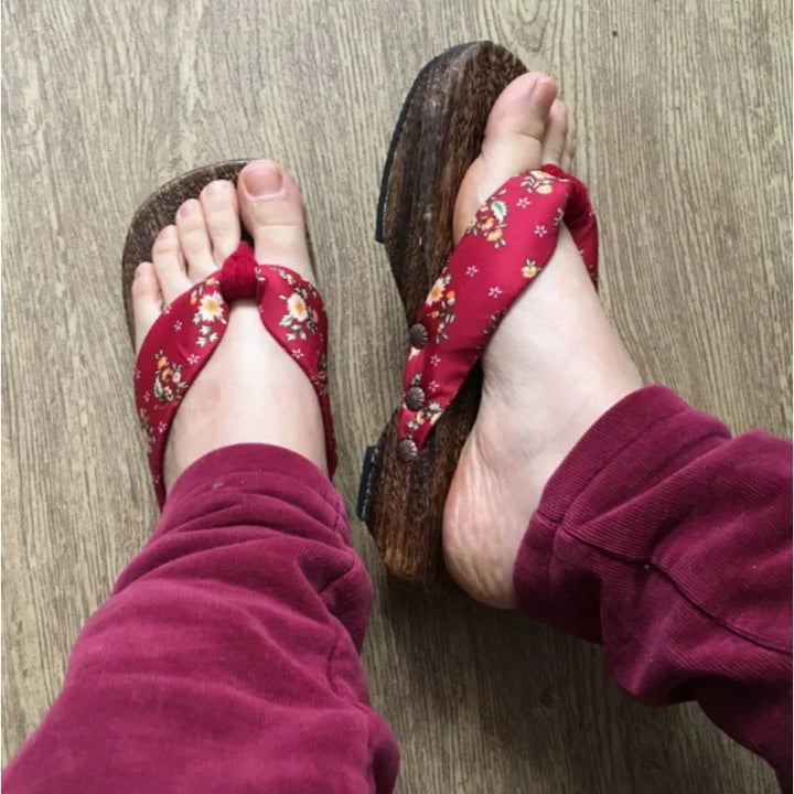 Geta Japonaise à Motif Floral