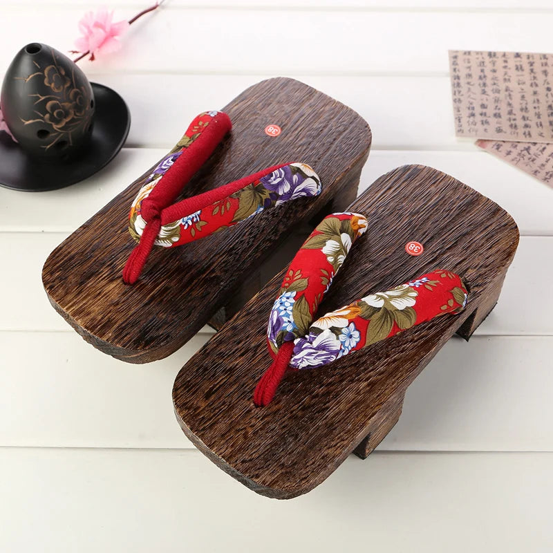 Geta Japonaise à Motifs Fleurs rouge