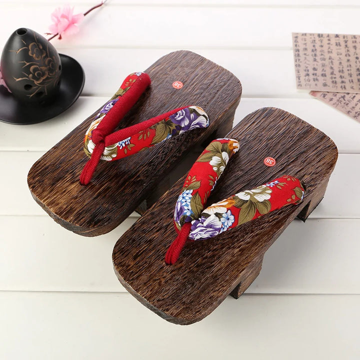 Geta Japonaise à Motifs Fleurs rouge