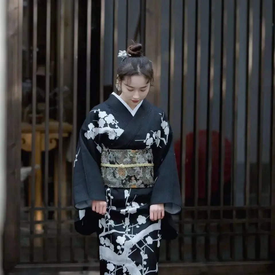 Kimono Femme Noir à Motifs Floraux