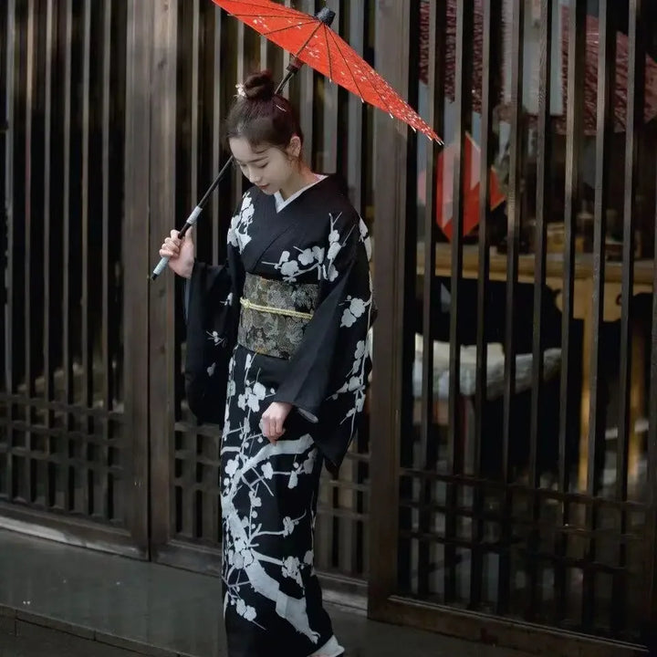 Kimono Femme Noir à Motifs Floraux stylé