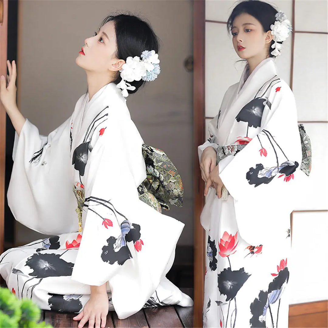 Kimono Japonais Femme Blanc à Motifs Floraux