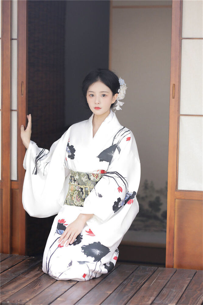 Kimono Japonais Femme Blanc à Motifs Floraux léger