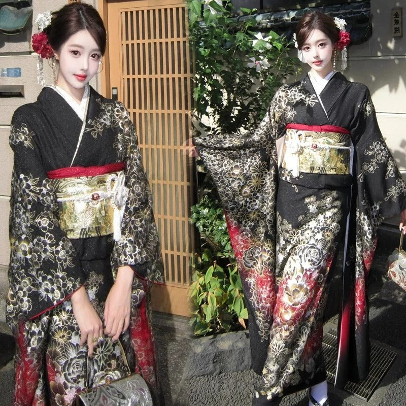 Kimono Japonais Femme Fleuri Noir et Rouge