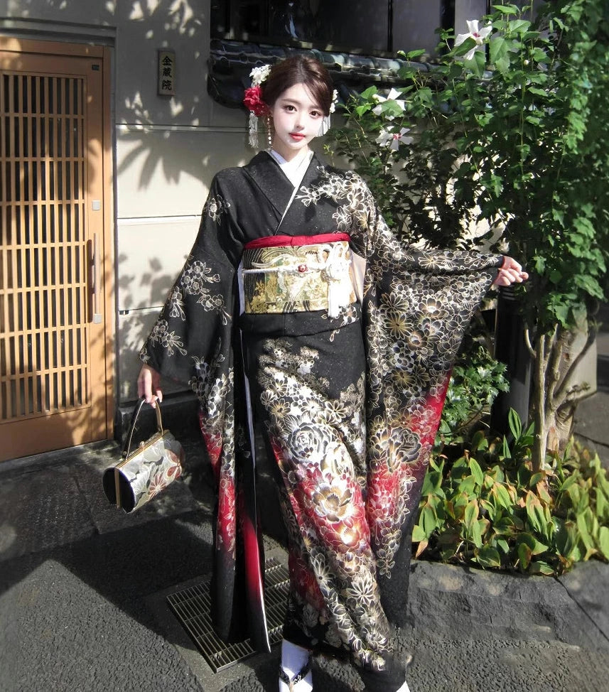 Kimono Japonais Femme Fleuri Noir et Rouge