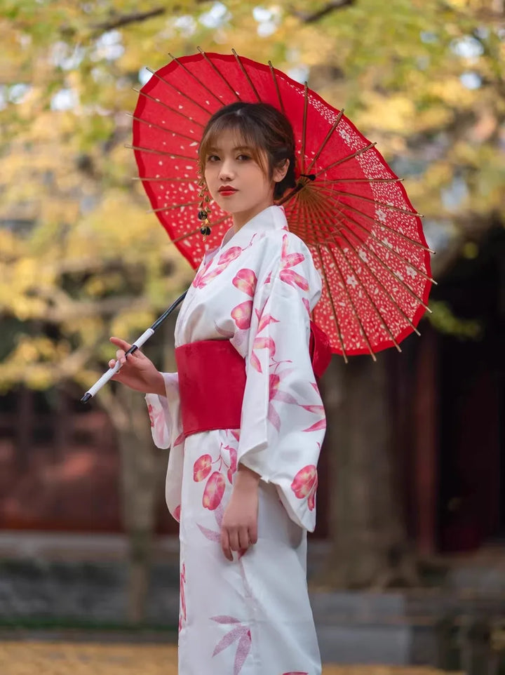 Kimono Japonais Femme Imprimé Fleurs Rouges Epurées