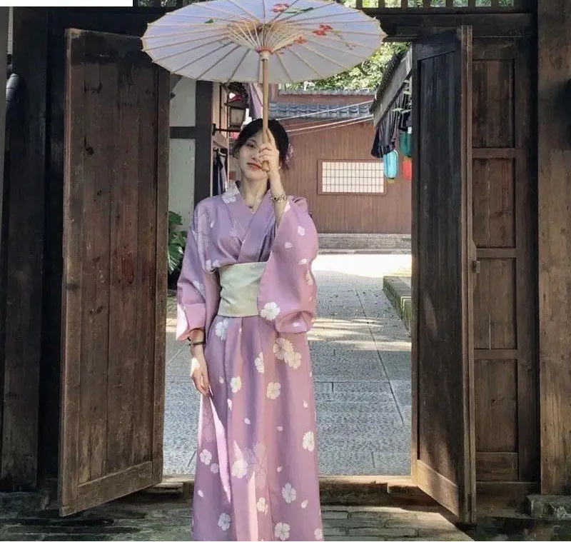 Kimono Japonais Femme Mauve à Fleurs fluide