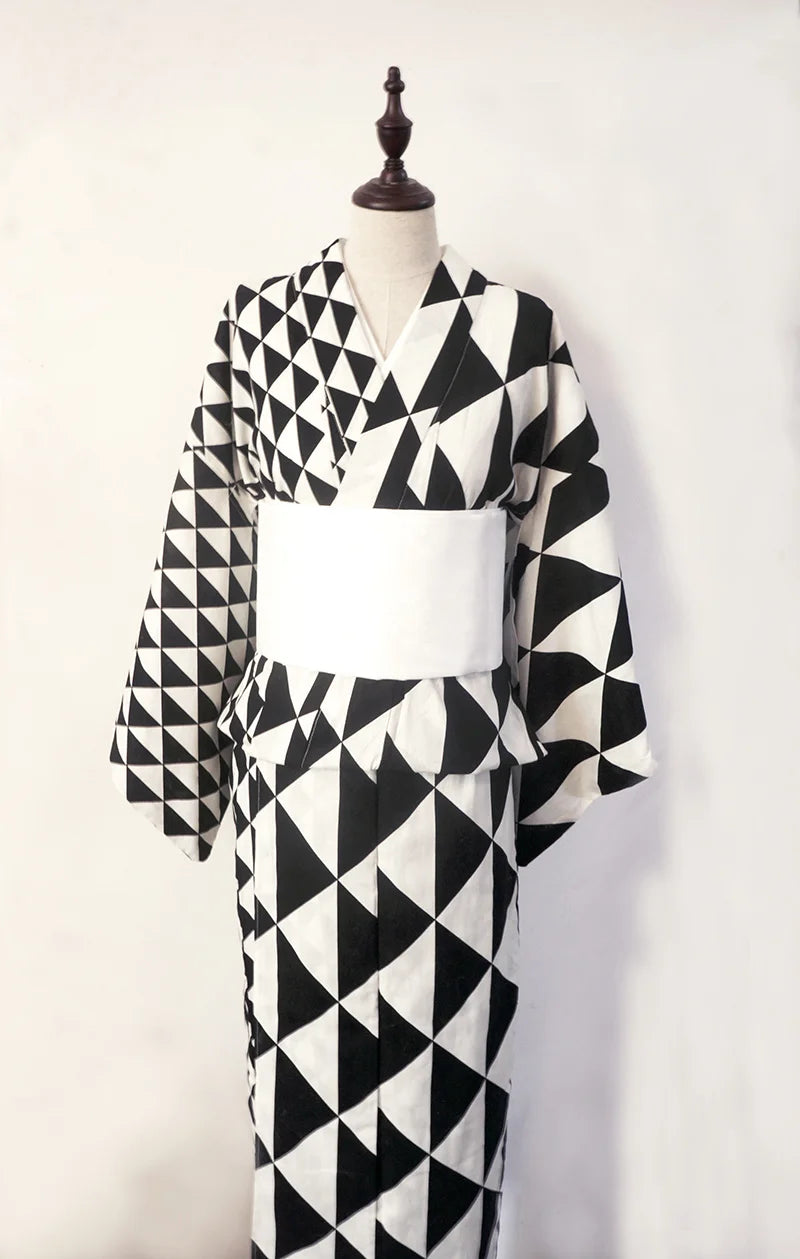 Kimono Japonais Femme Noir et Blanc Chic