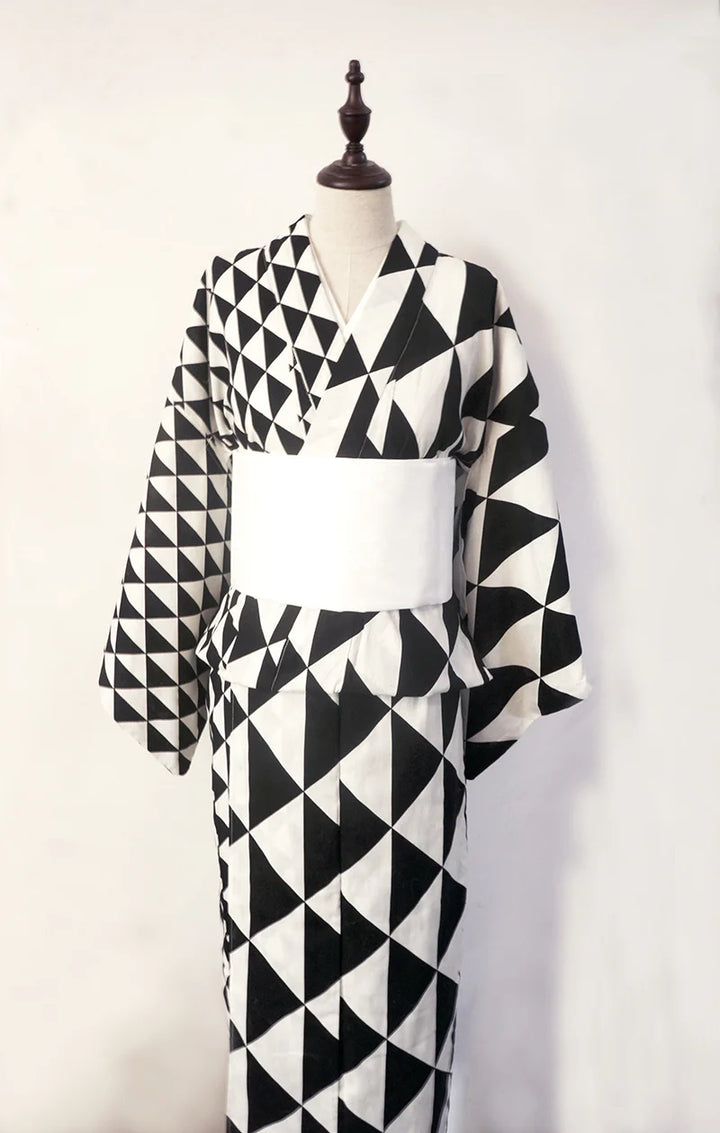 Kimono Japonais Femme Noir et Blanc Chic
