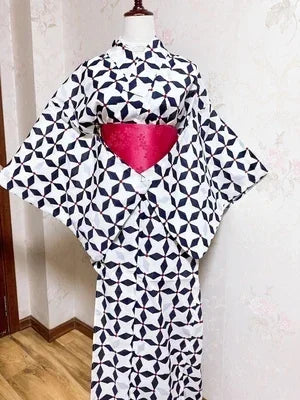 Kimono Japonais Femme Noir et Blanc stylé