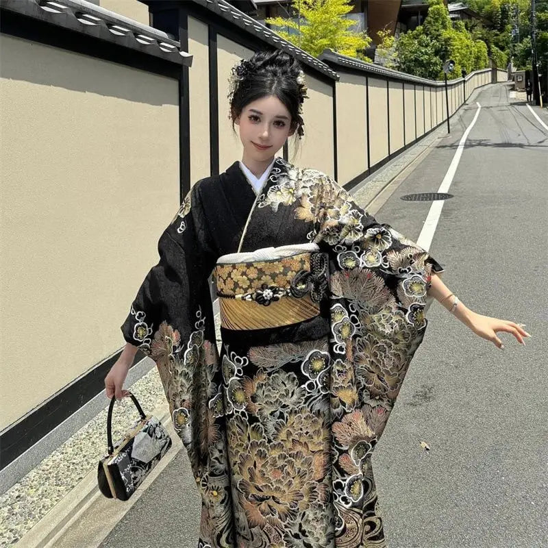 Kimono Japonais Femme Noir et Doré
