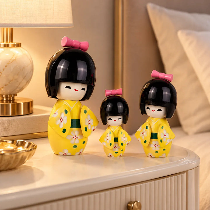 Petites Poupées Japonaises