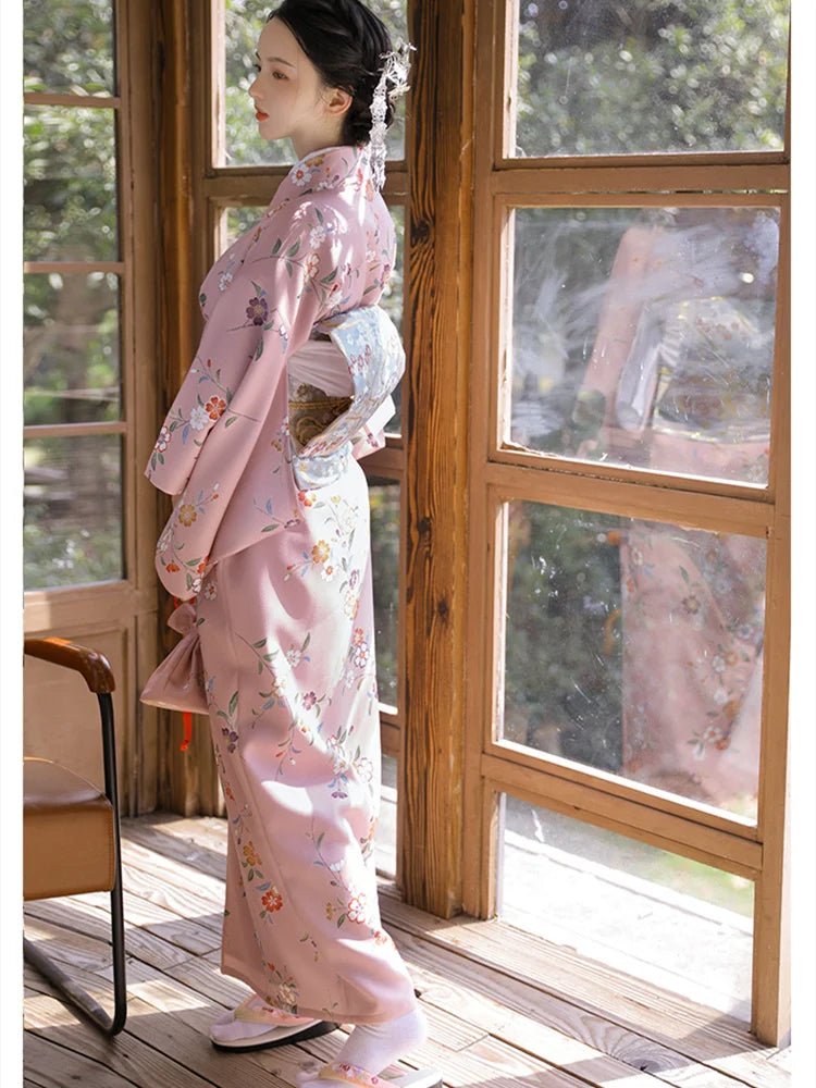 Kimono Traditionnel Rose Motifs Floraux japonais