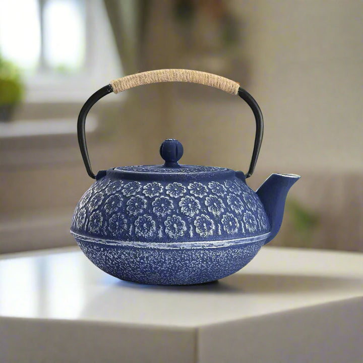 Blaue japanische Teekanne aus Gusseisen