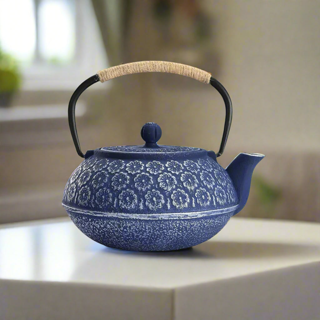 Blaue japanische Teekanne aus Gusseisen