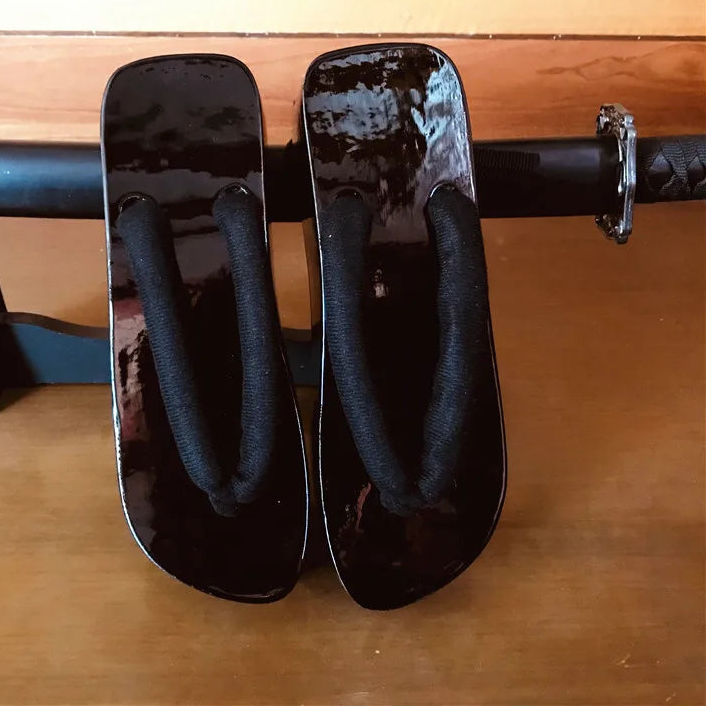 Sandales Geta Noires Brillantes Unique