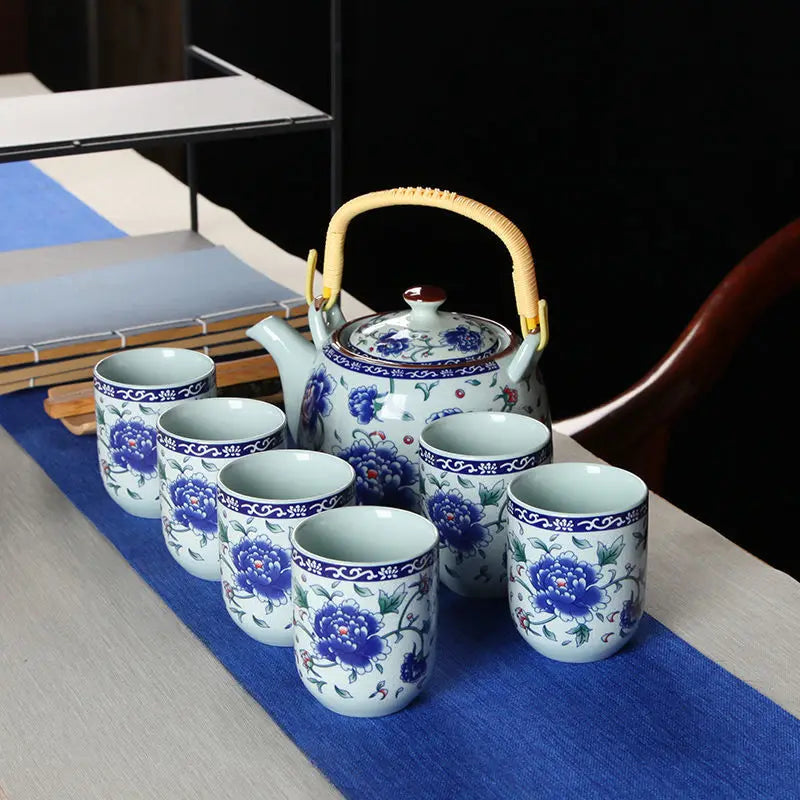 Japanese teapot and cup set