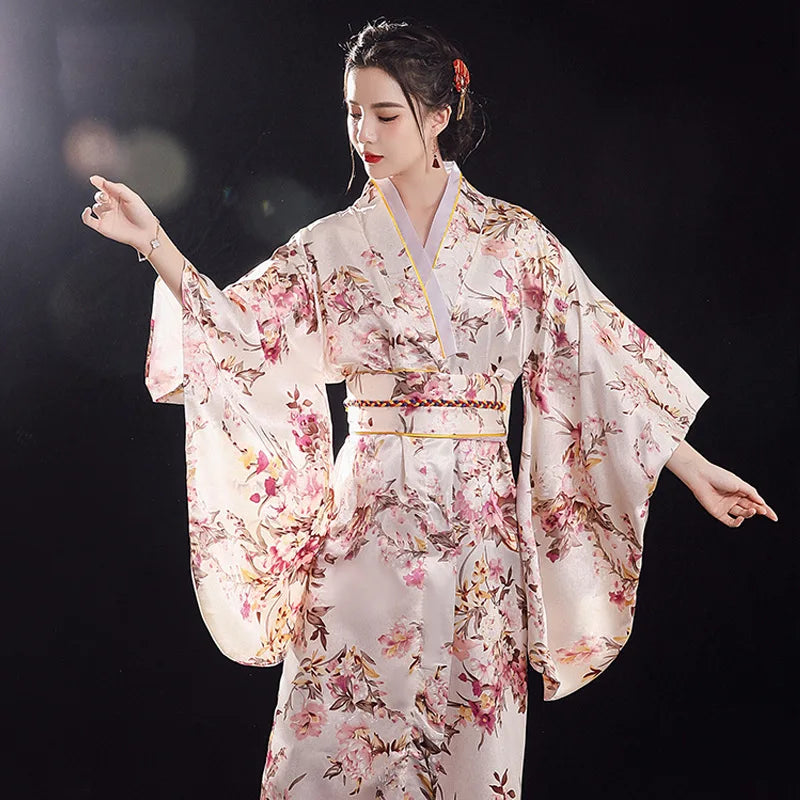 Kimono Japonais Fleuri Blanc